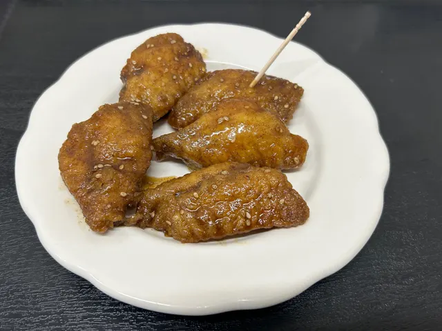 味付き手羽先揚げ（骨なし）辛口